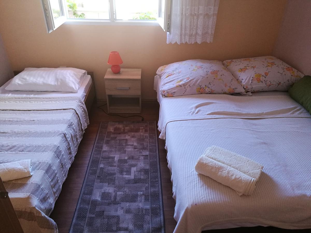Apartments Ema Vir Eksteriør bilde